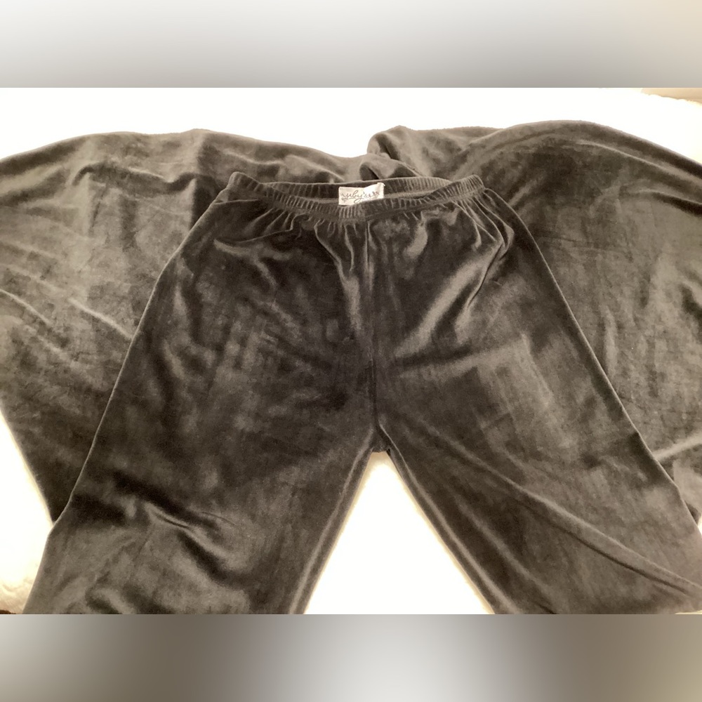 Ruby’s Rubbish black velour flares in size L